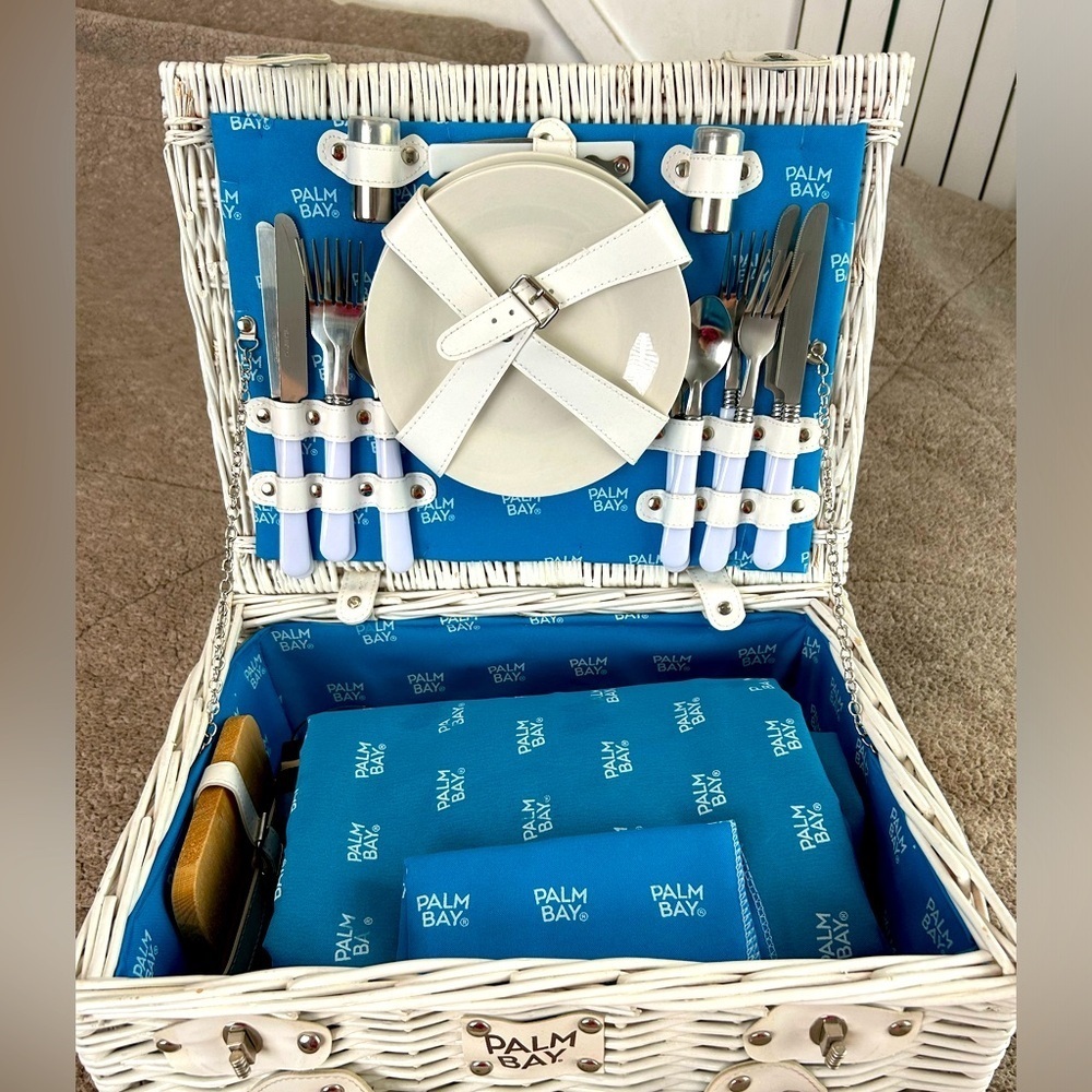 New Palm Bay Picnic Basket with all Accessories